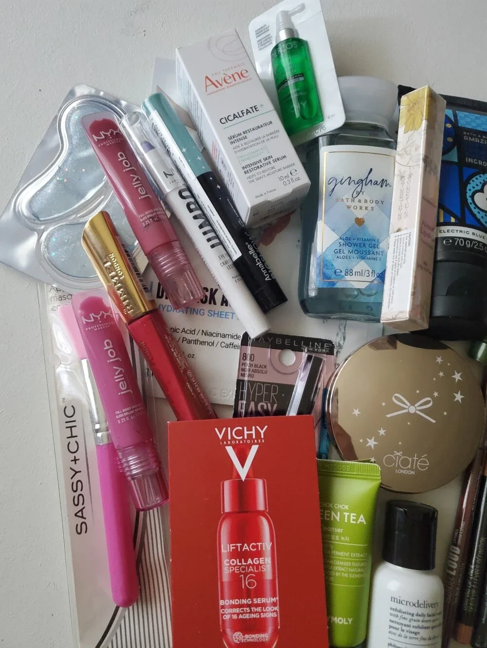 Bundle, Makeup & Skincare - Picture 3 of 9